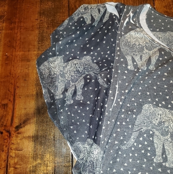 Elephant Print Top Express Large - Picture 3 of 5
